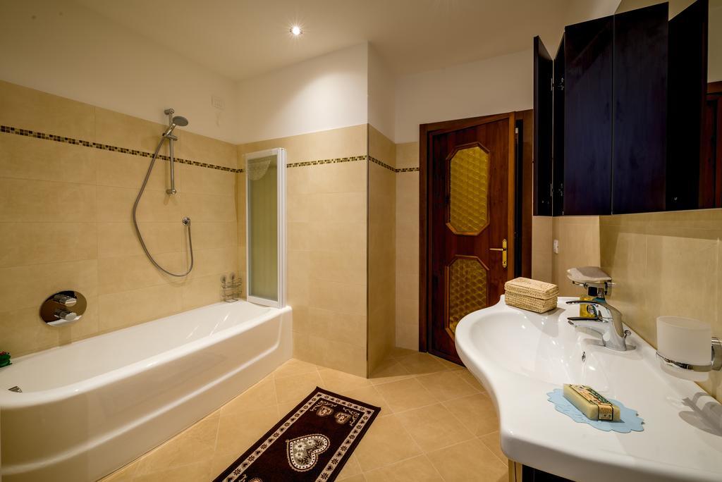 B&B Ca Tunin Tirano Extérieur photo